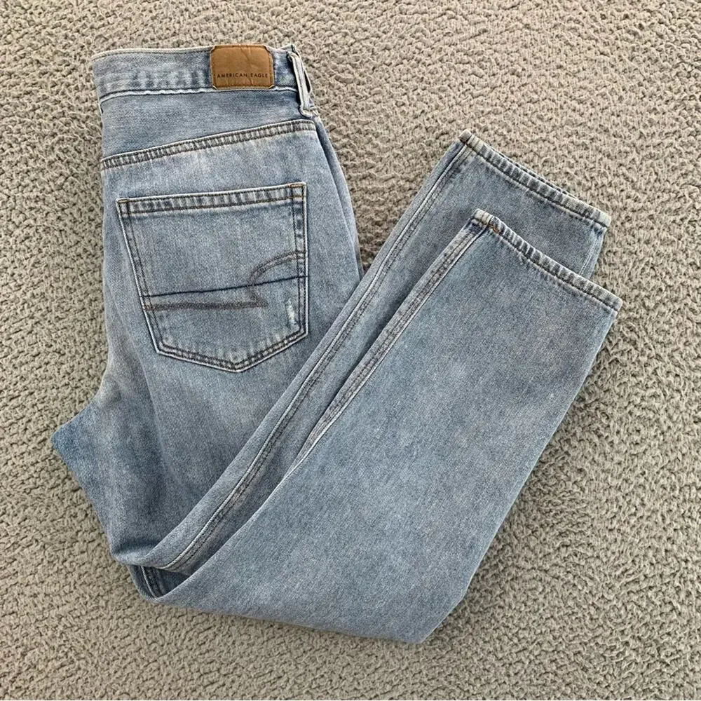 American Eagle Women's Ripped Mom Jean Distressed Jeans -  Size:  6 (Short) - Picture 6 of 15